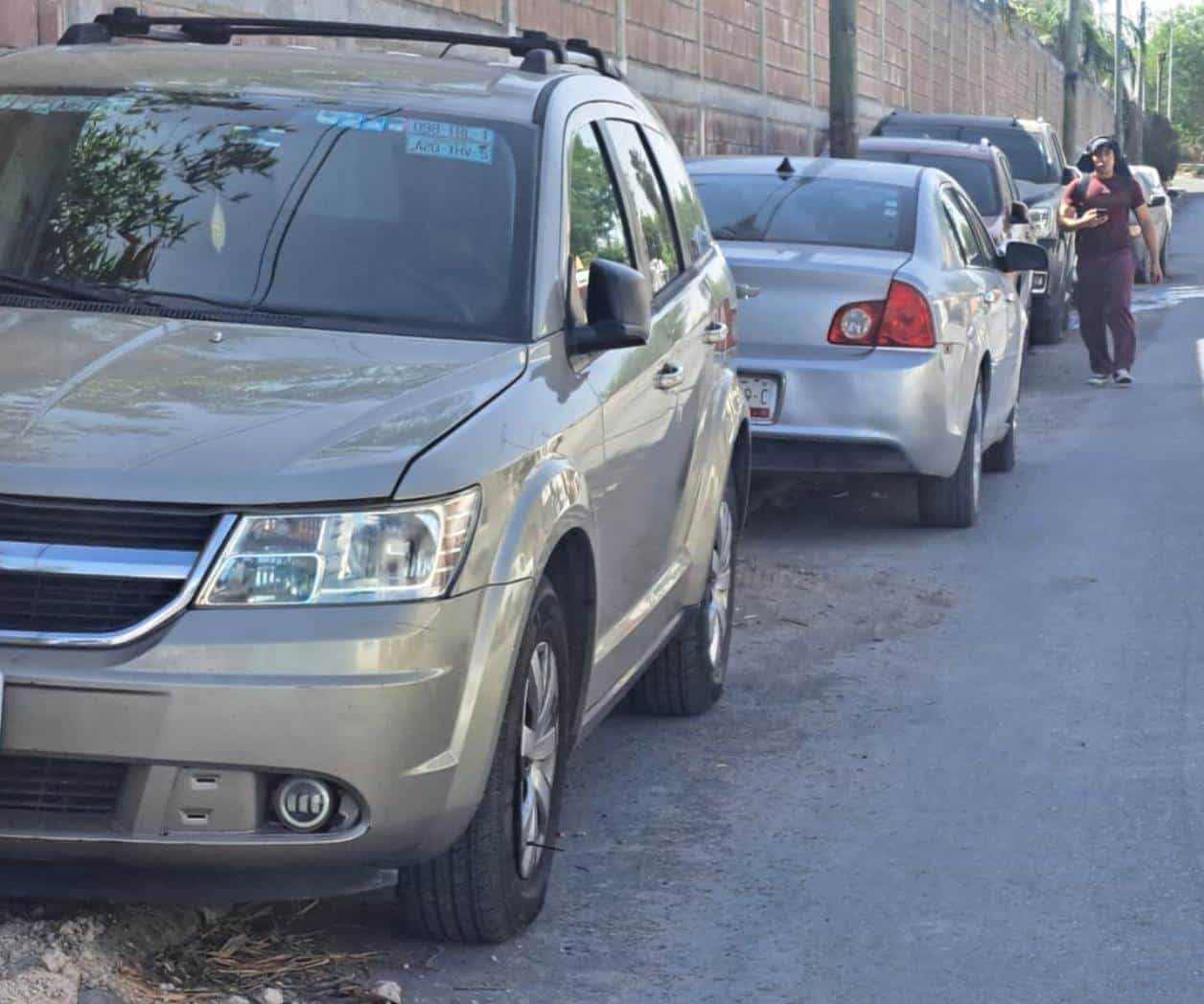 Invaden banquetas en Campestre Itavu