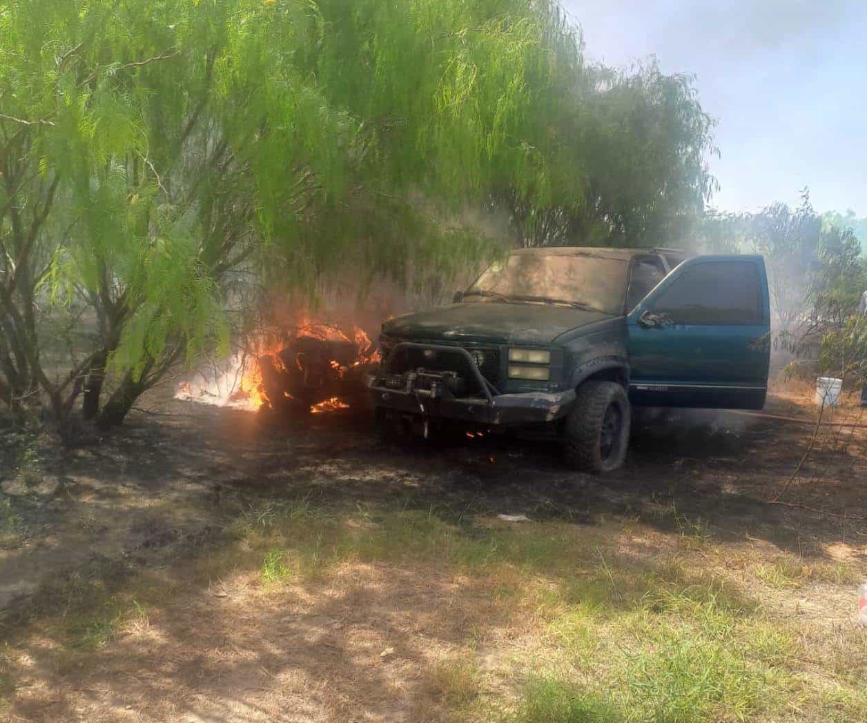 Reportan incendios de pastizales en Camargo