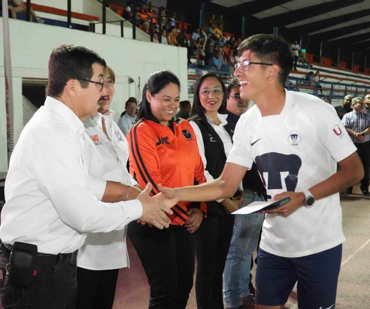 En marcha, Torneo Nacional de Futbol Estudiantil Universitario