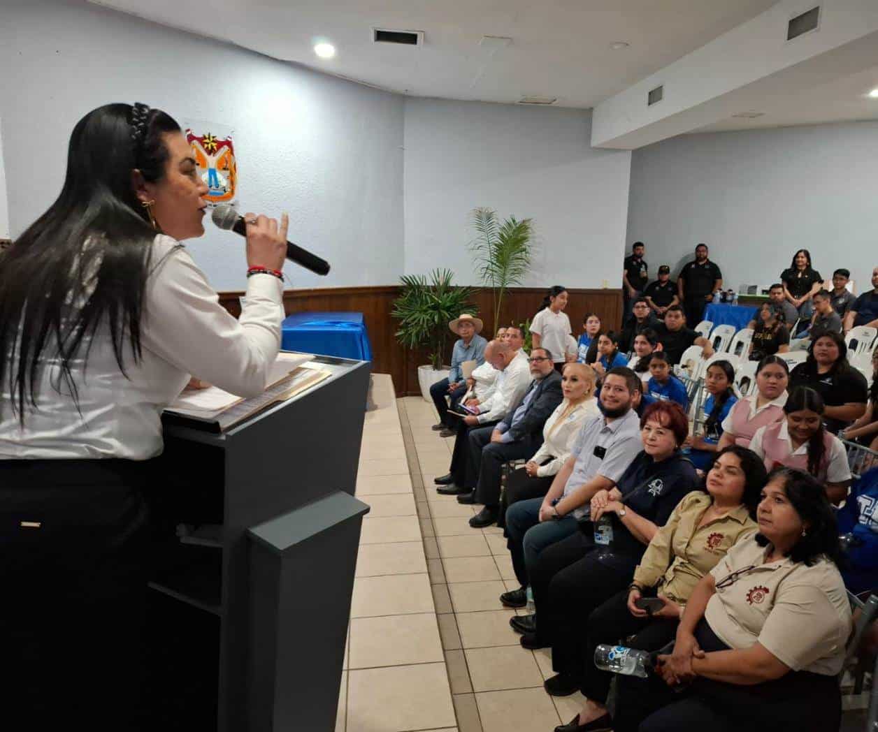 Participan estudiantes en el fomento a cuidado del agua