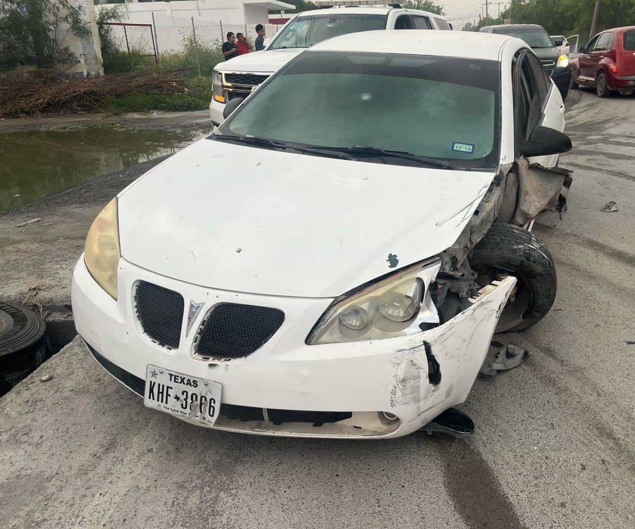 Ebrio se impacta contra camioneta