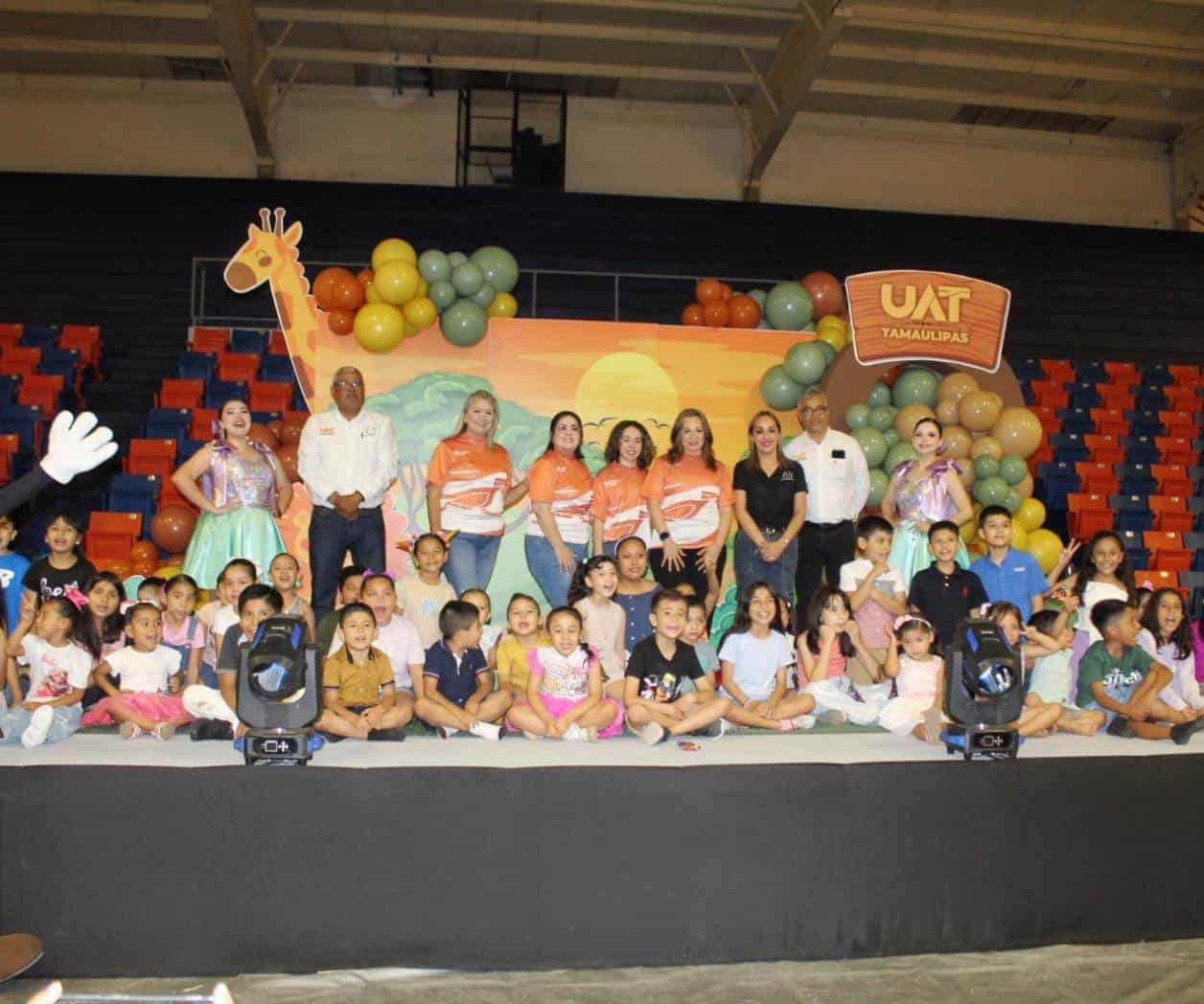 Brinda la UAT festejo a niños y niñas del personal