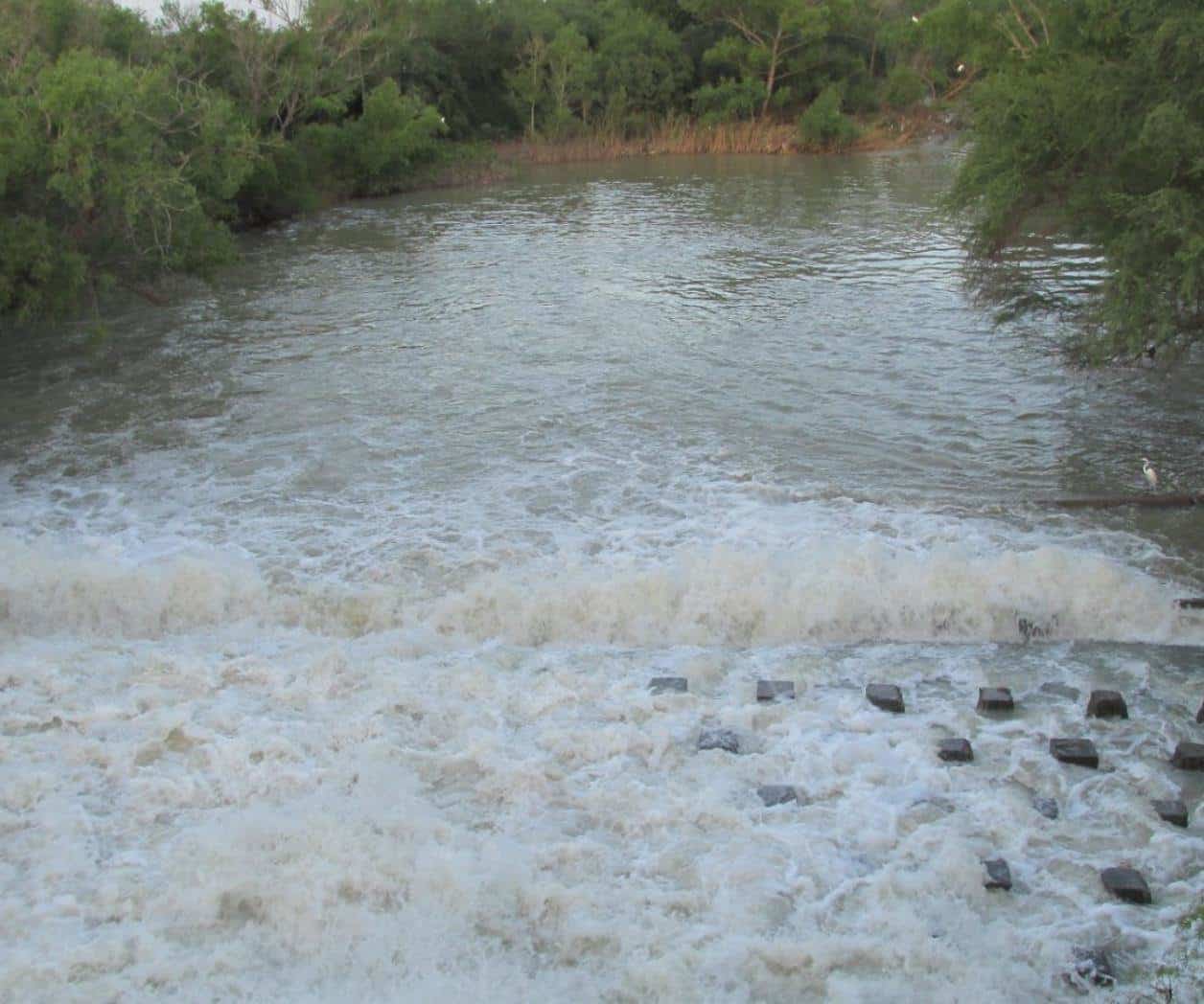 Se abona agua de adeudo a EU