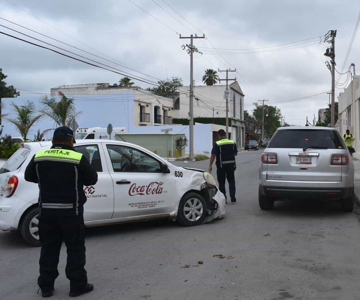 Choca el chofer de empresa refresquera