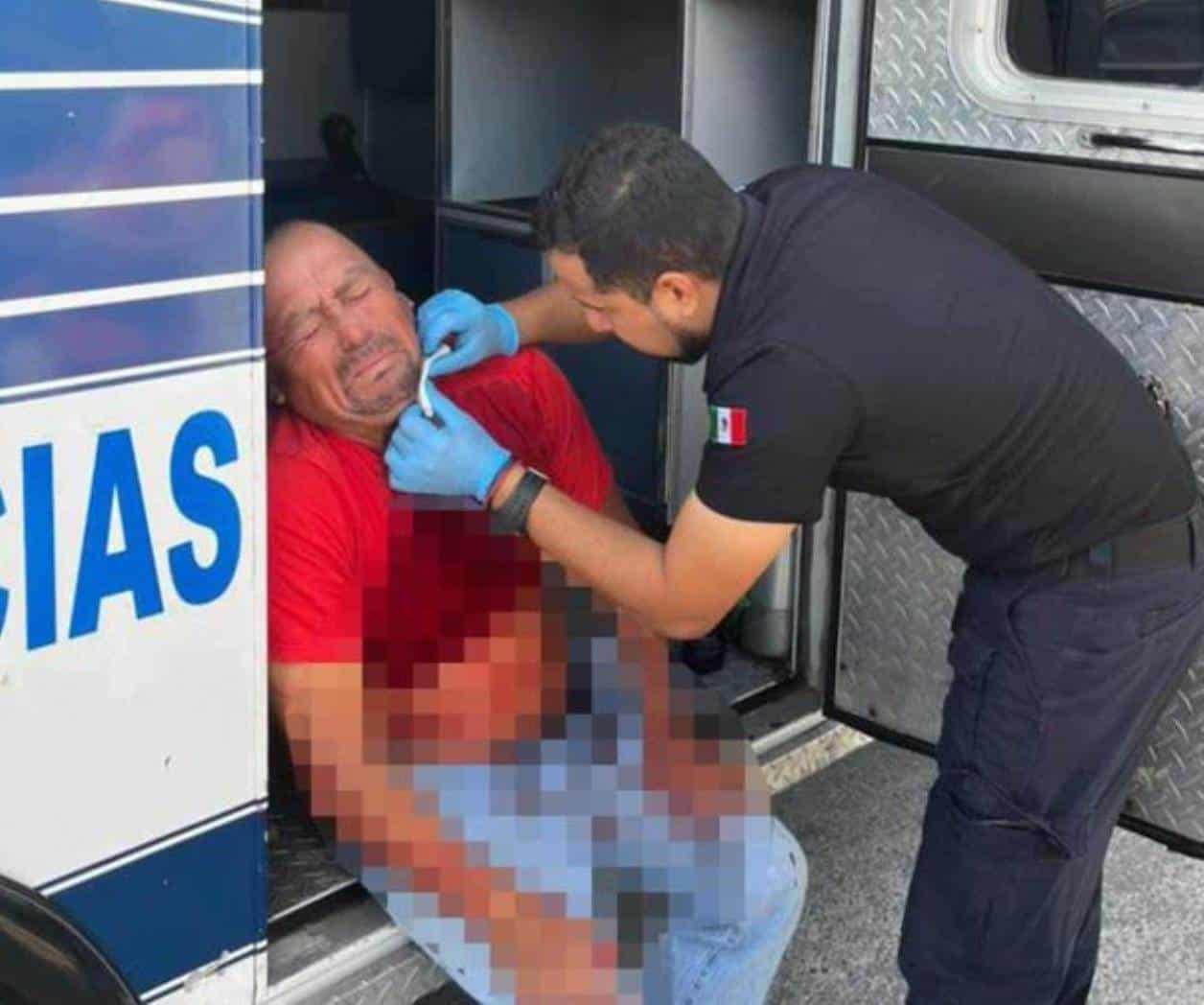 Recibe ´limpiavidrios´ puñalada en el cuello