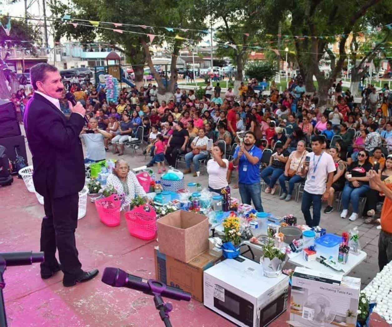 Celebra el municipio a todas las madrecitas