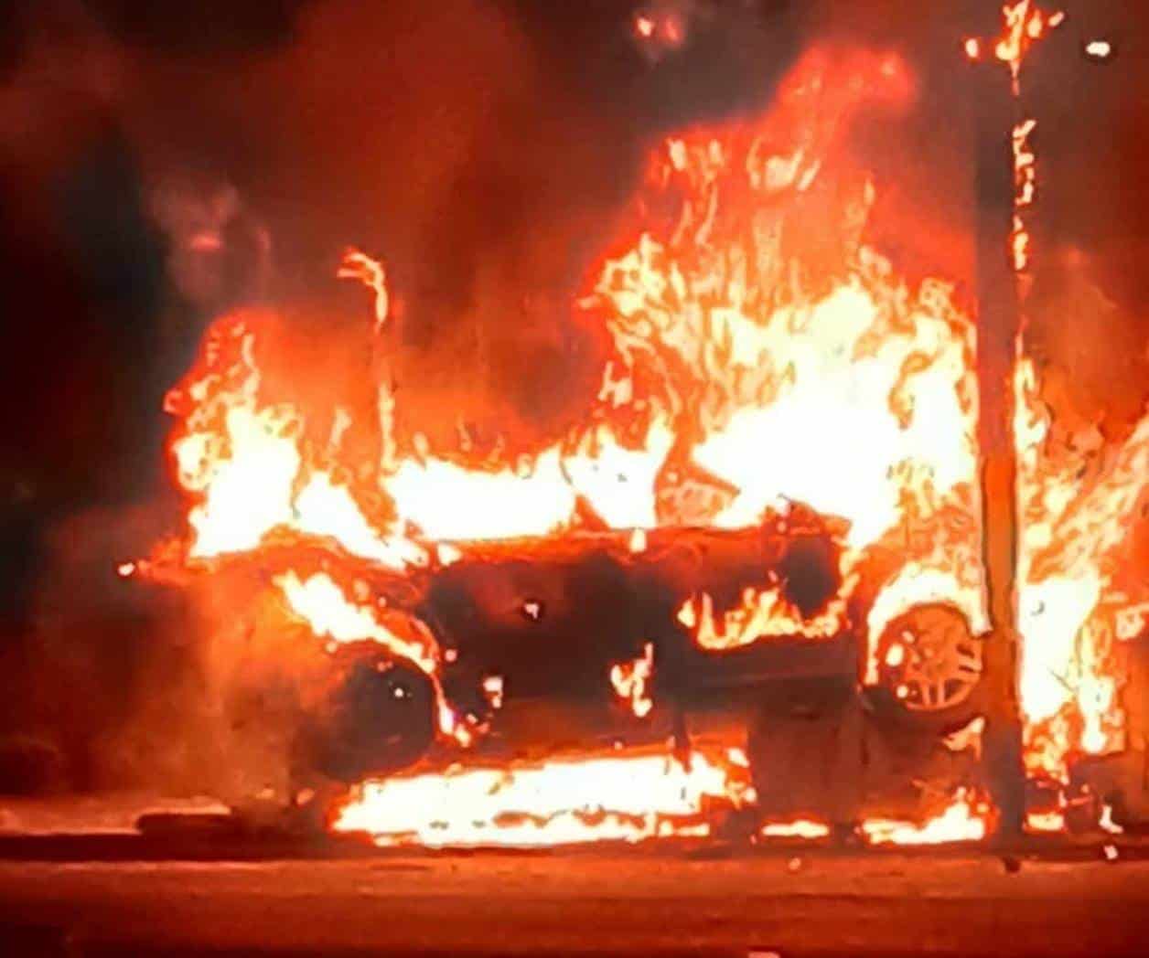 Pánico en ´La Paz´ por auto incendiado