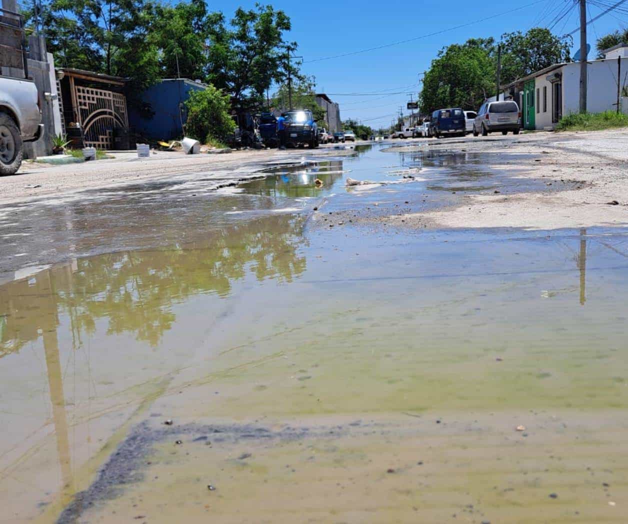 ´Ahoga´ a vecinos fuga del drenaje sanitario