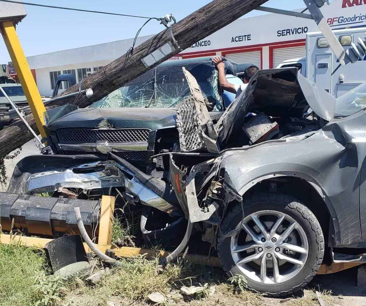 Aparatoso accidente en el crucero del Conalep