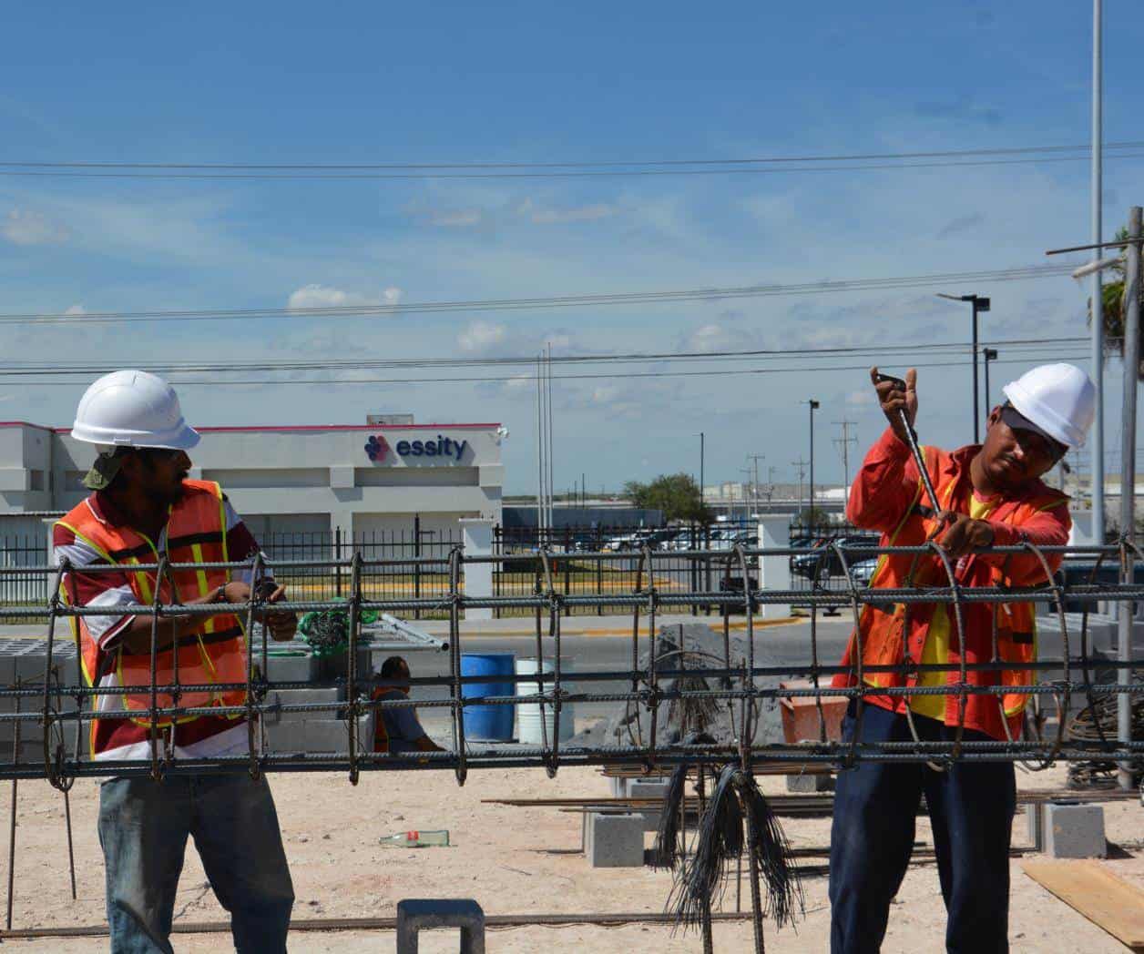 Acuerdan obreros iniciar sus labores más temprano