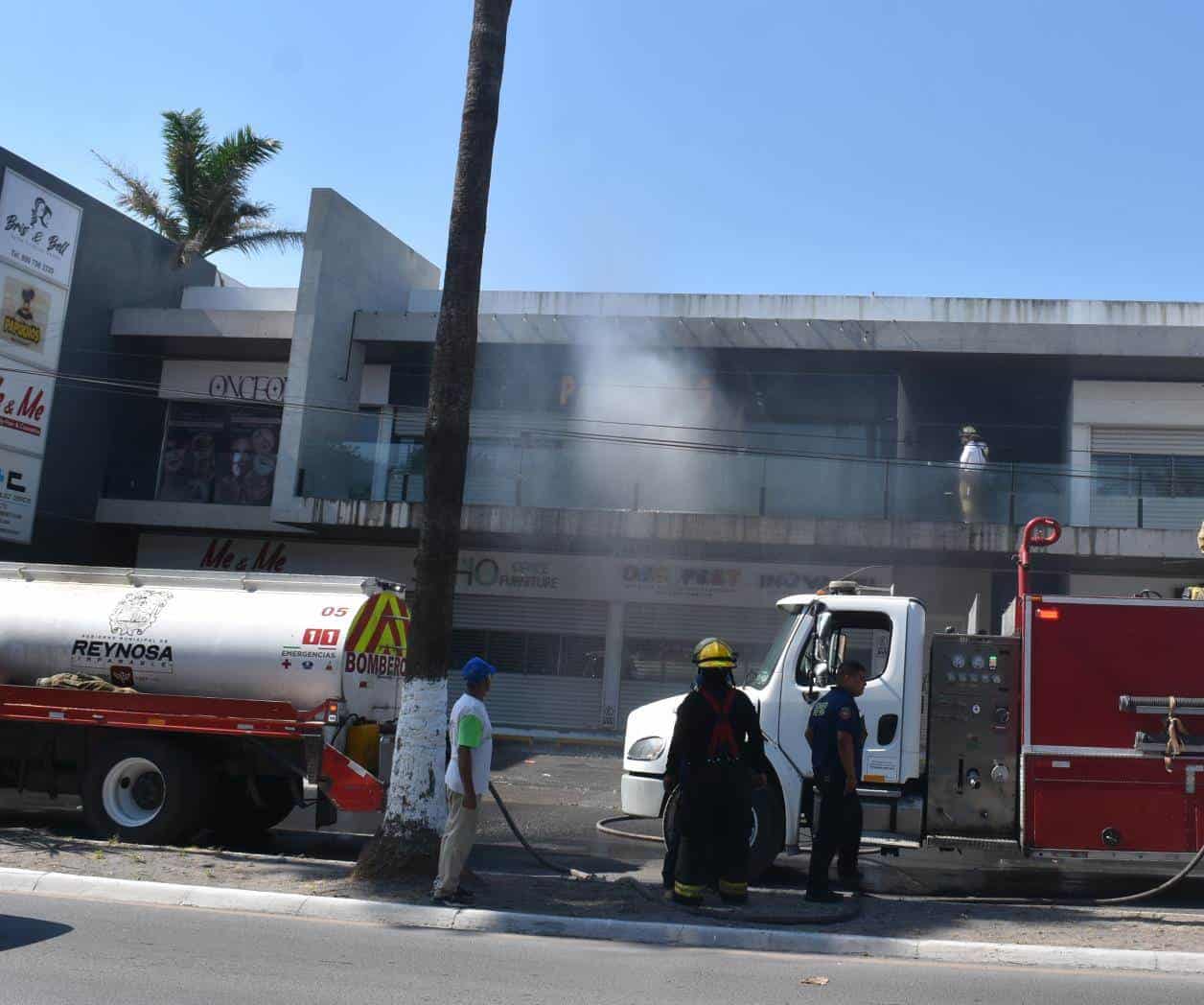 Se incendia restaurante por posible cortocircuito