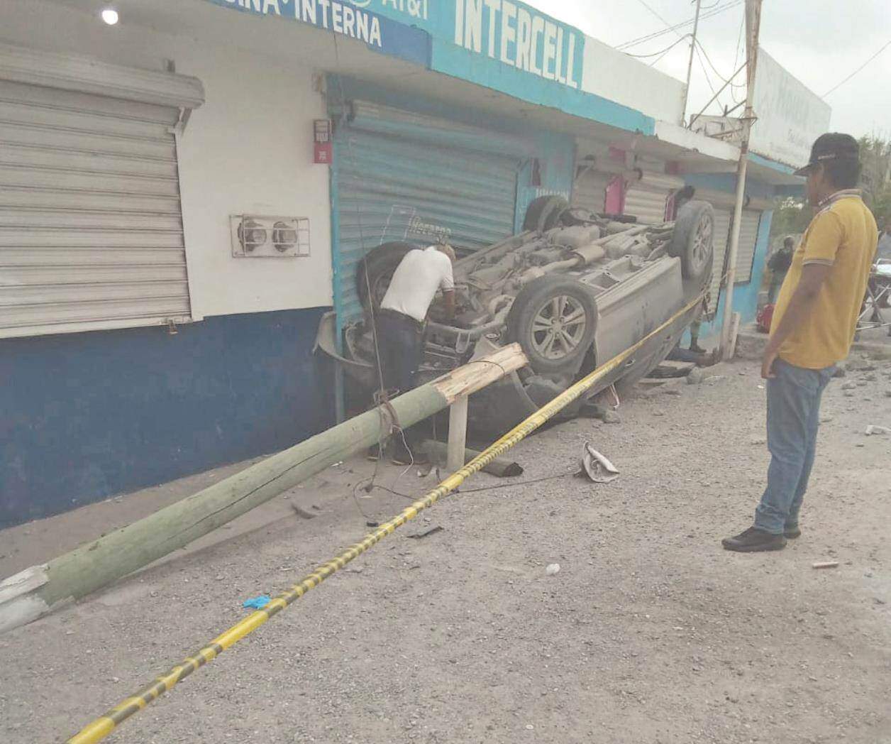 Deja volcadura tres lesionados