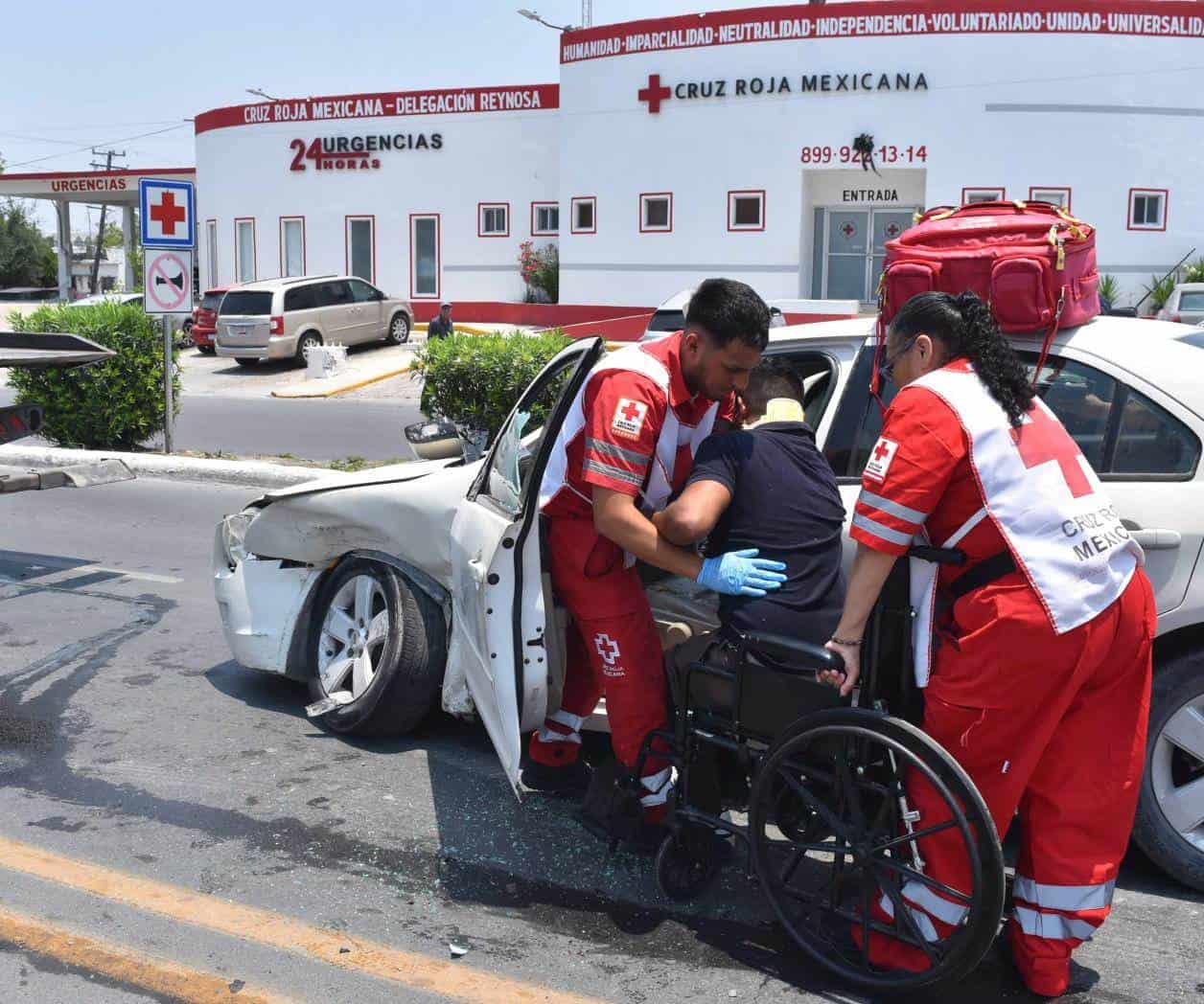 Provoca accidente y resulta lesionado