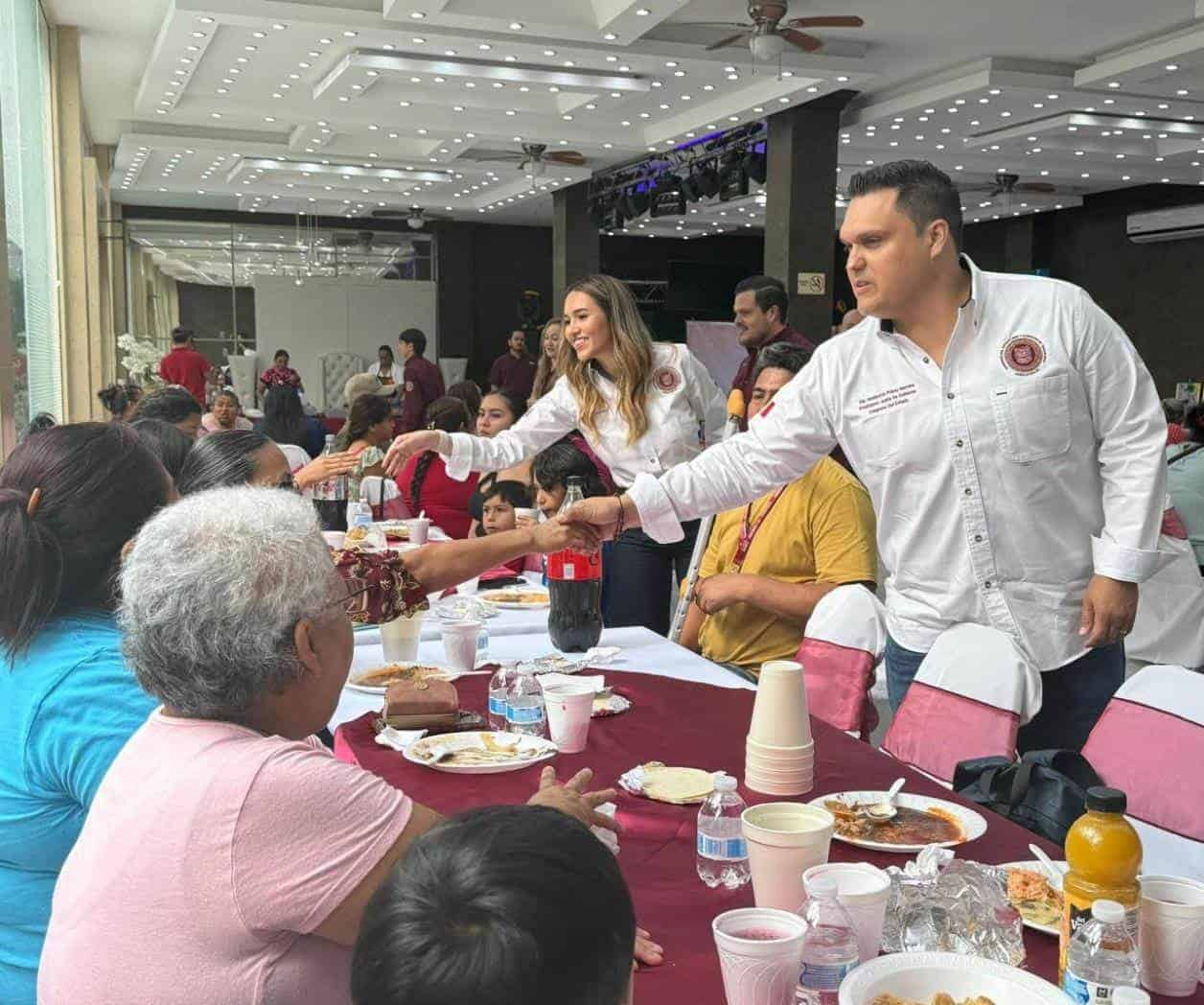 Convive Humberto Prieto con mamás del distrito 07