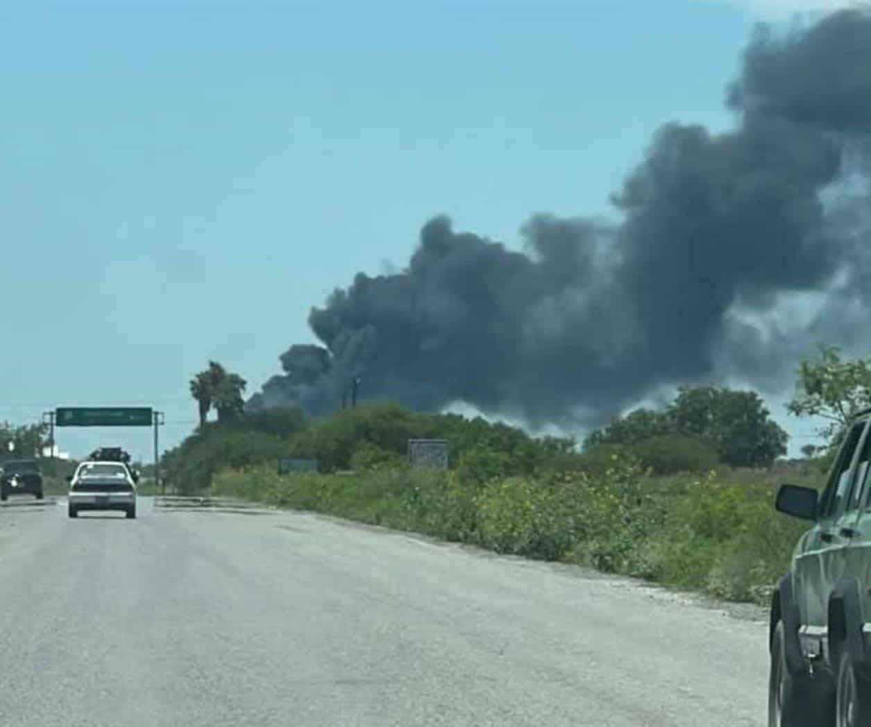 Quema de llantas activa a bomberos