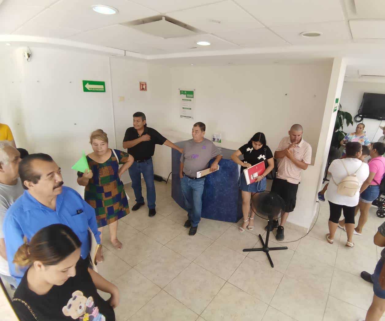 Un martirio los pagos en CFE