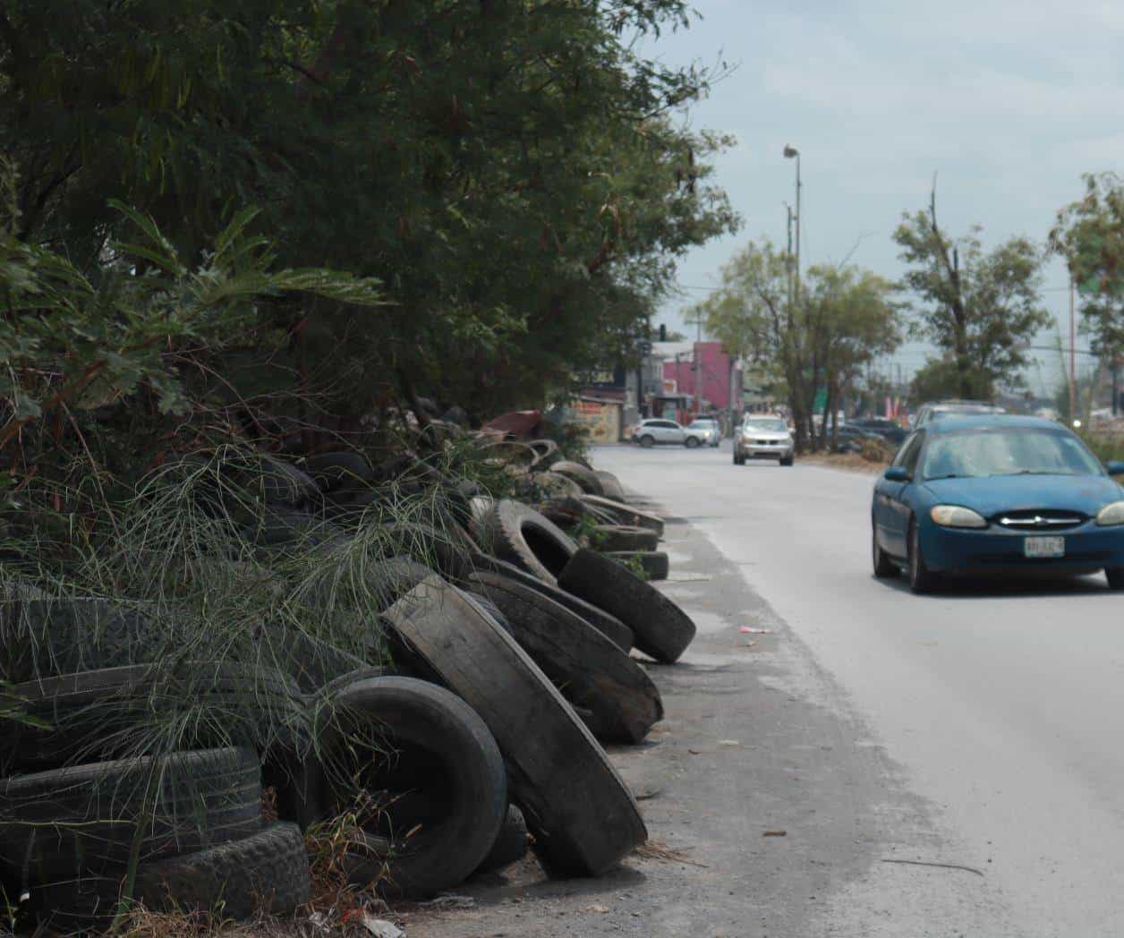 Transforman parque en un tiradero de llantas
