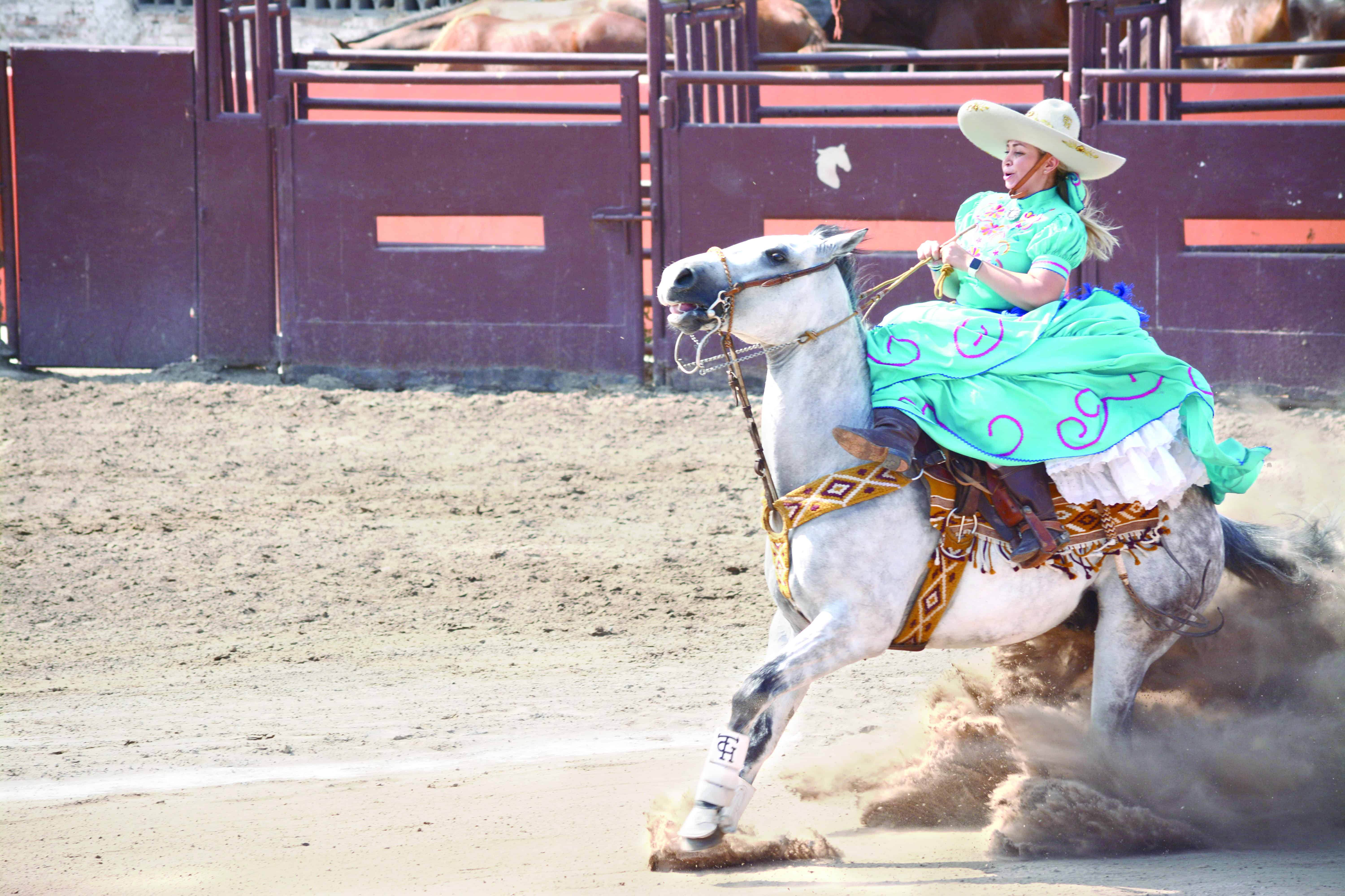 Gran charreada de mujeres