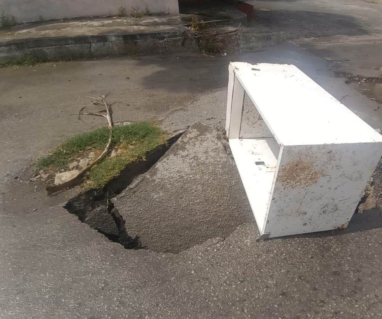 Cae suelo en zona escolar