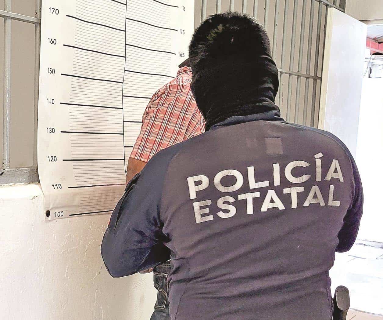 Detienen a sujeto por agresivo con una mujer