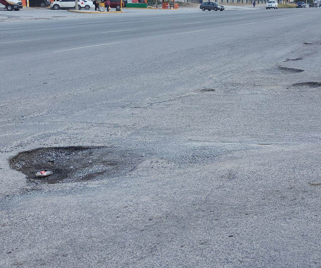 Invaden baches plaza comercial
