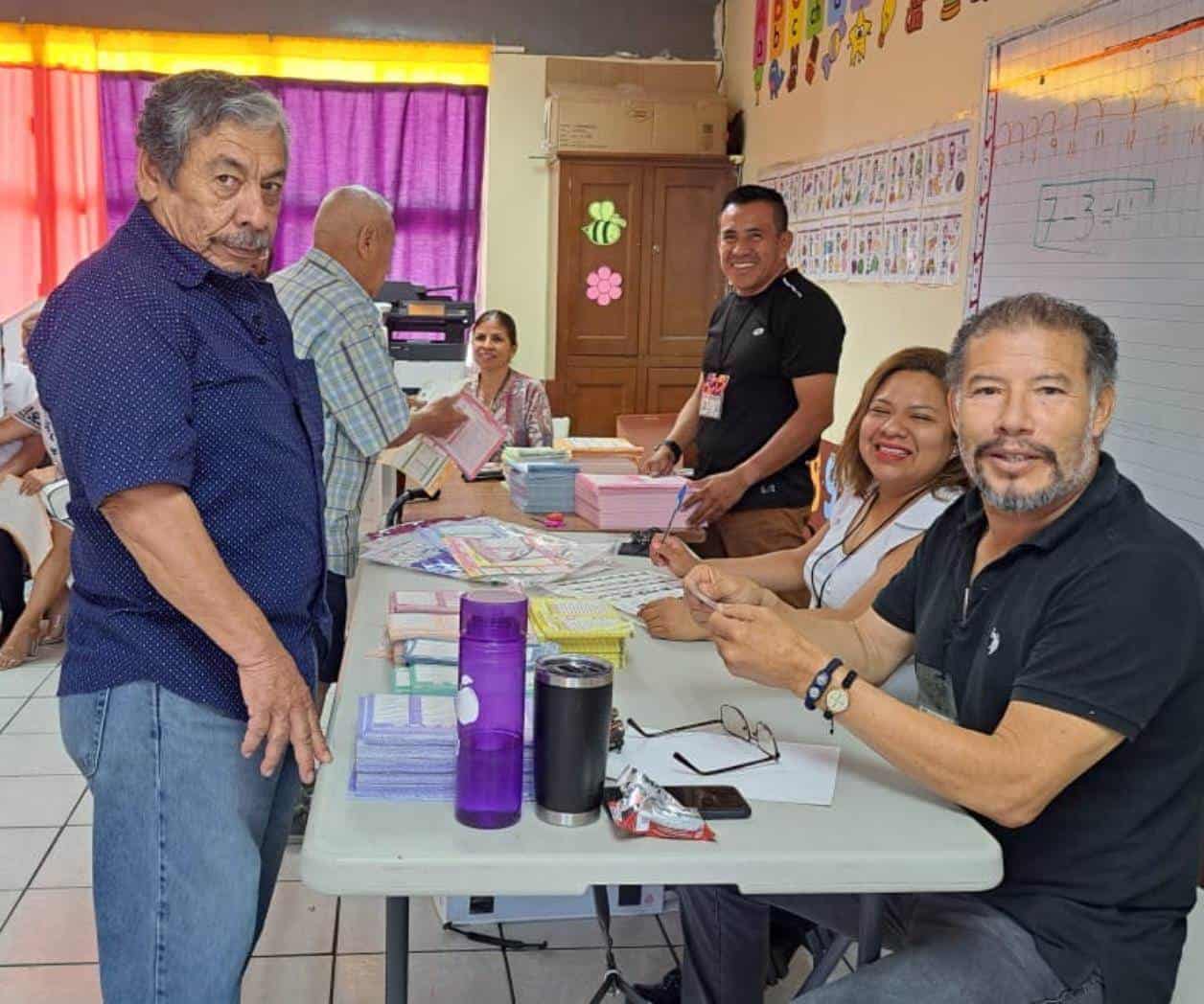 Dan muestra adultos mayores de civilidad