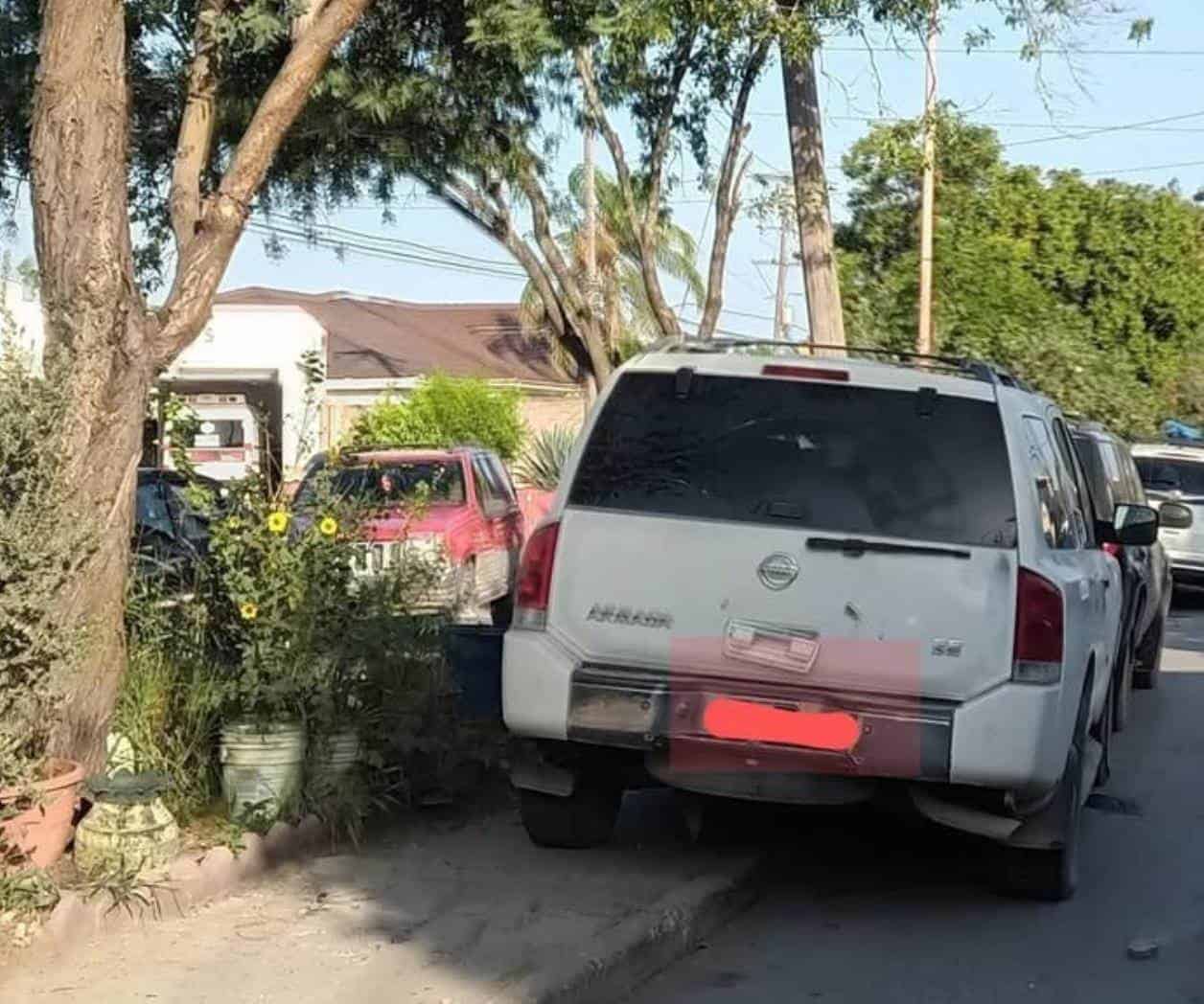 Saturan vehículos a clínica del ISSSTE