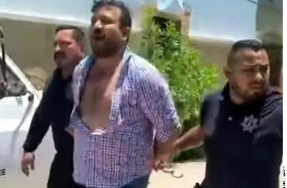 Arrestan a ex alcalde por agredir a mujeres