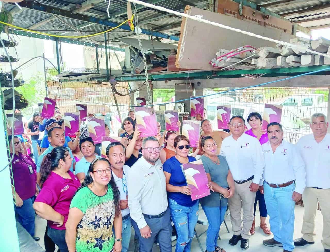 Entrega Itavu escrituras a familias en la Nuevo México
