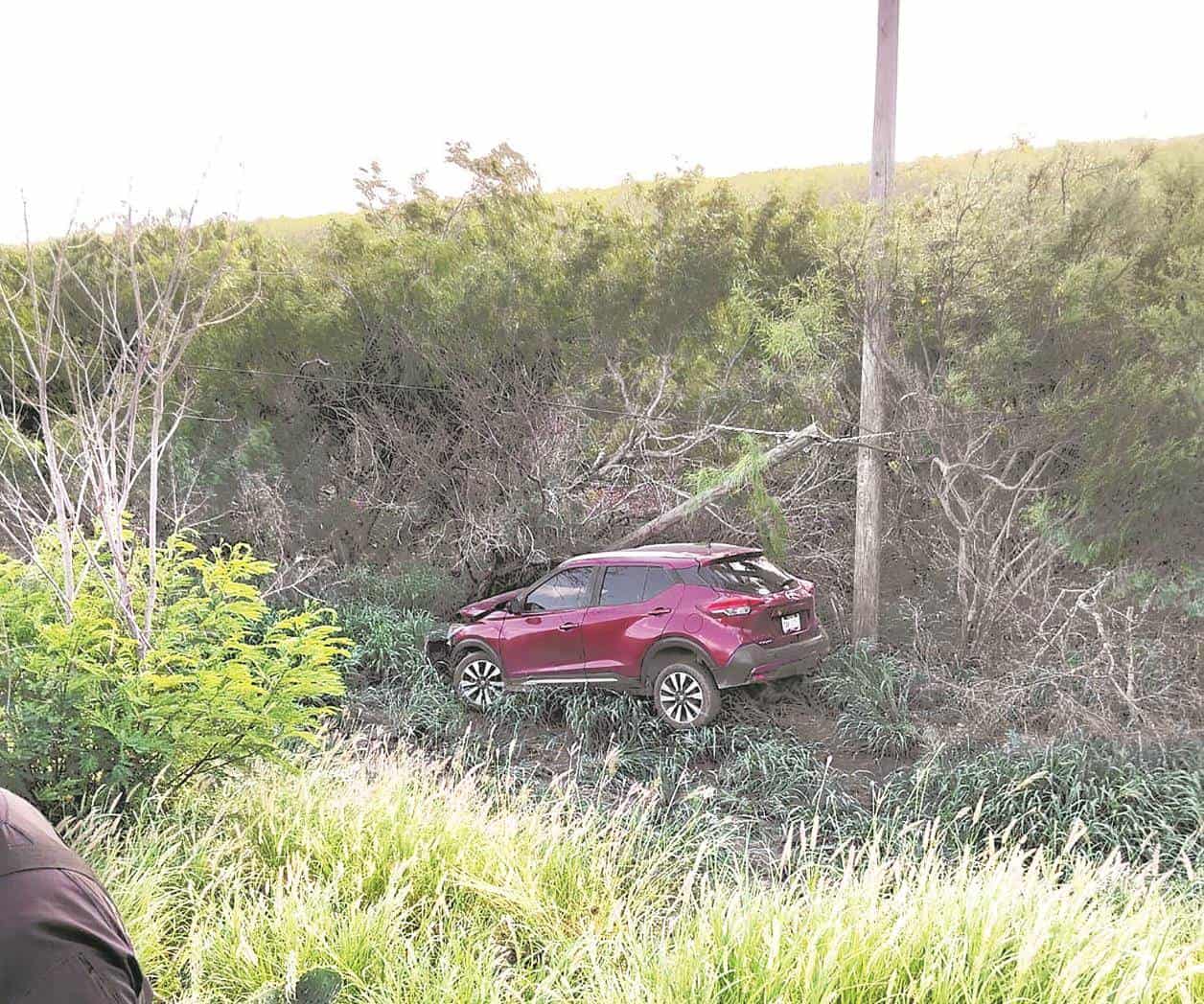 Pésimo estado de la carretera causa choque