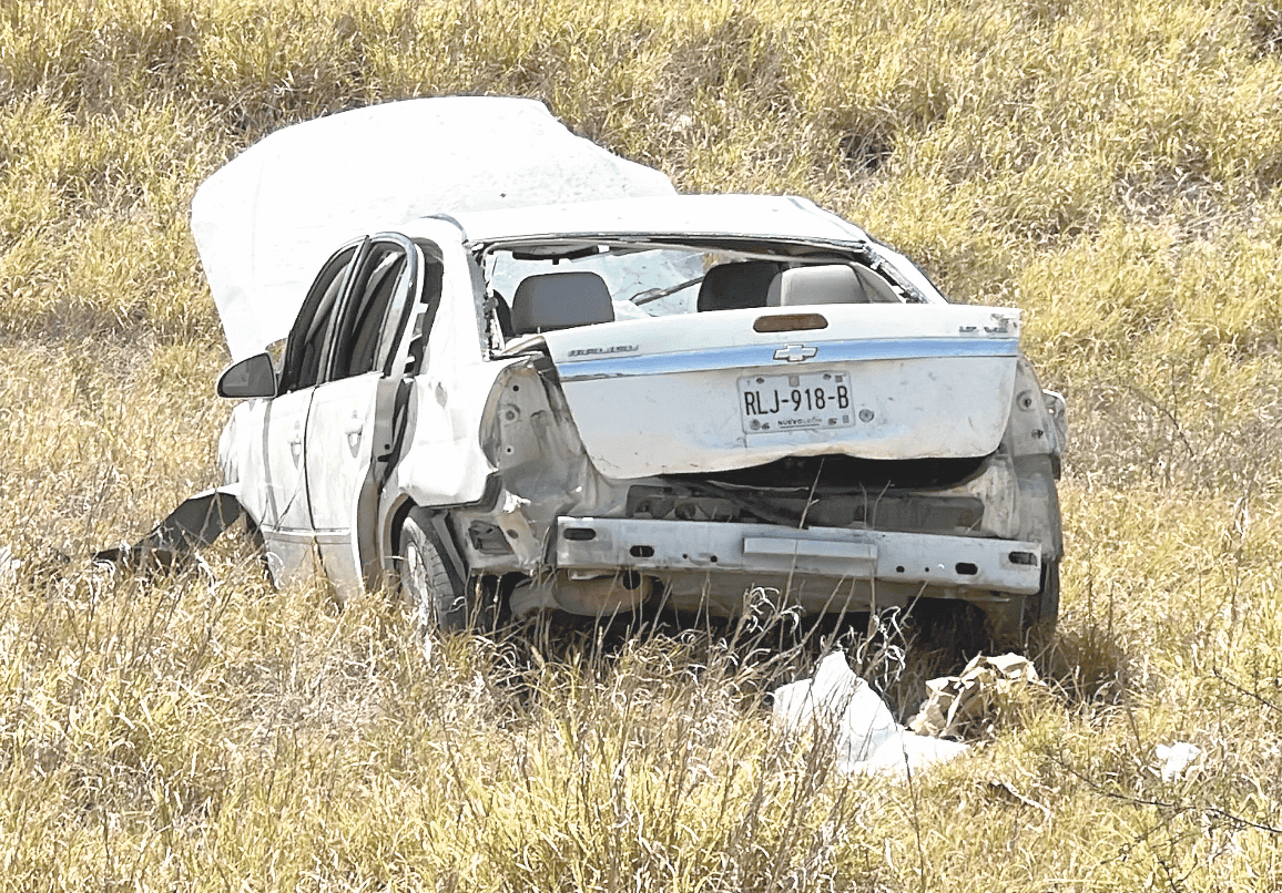 Deja imprudencia volcadura con saldo de tres lesionados