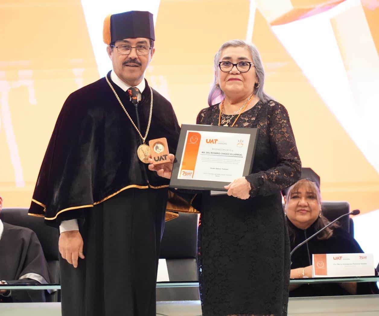 Reconoce UAT a sus maestros