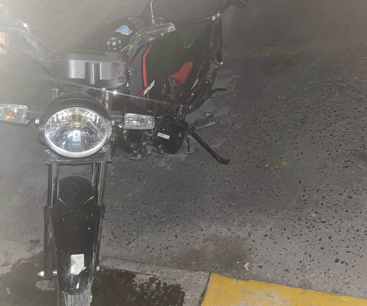 Derrapa un motociclista