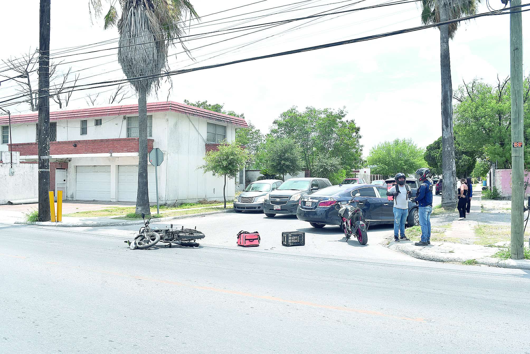 Embisten y arrollan a tres motociclistas