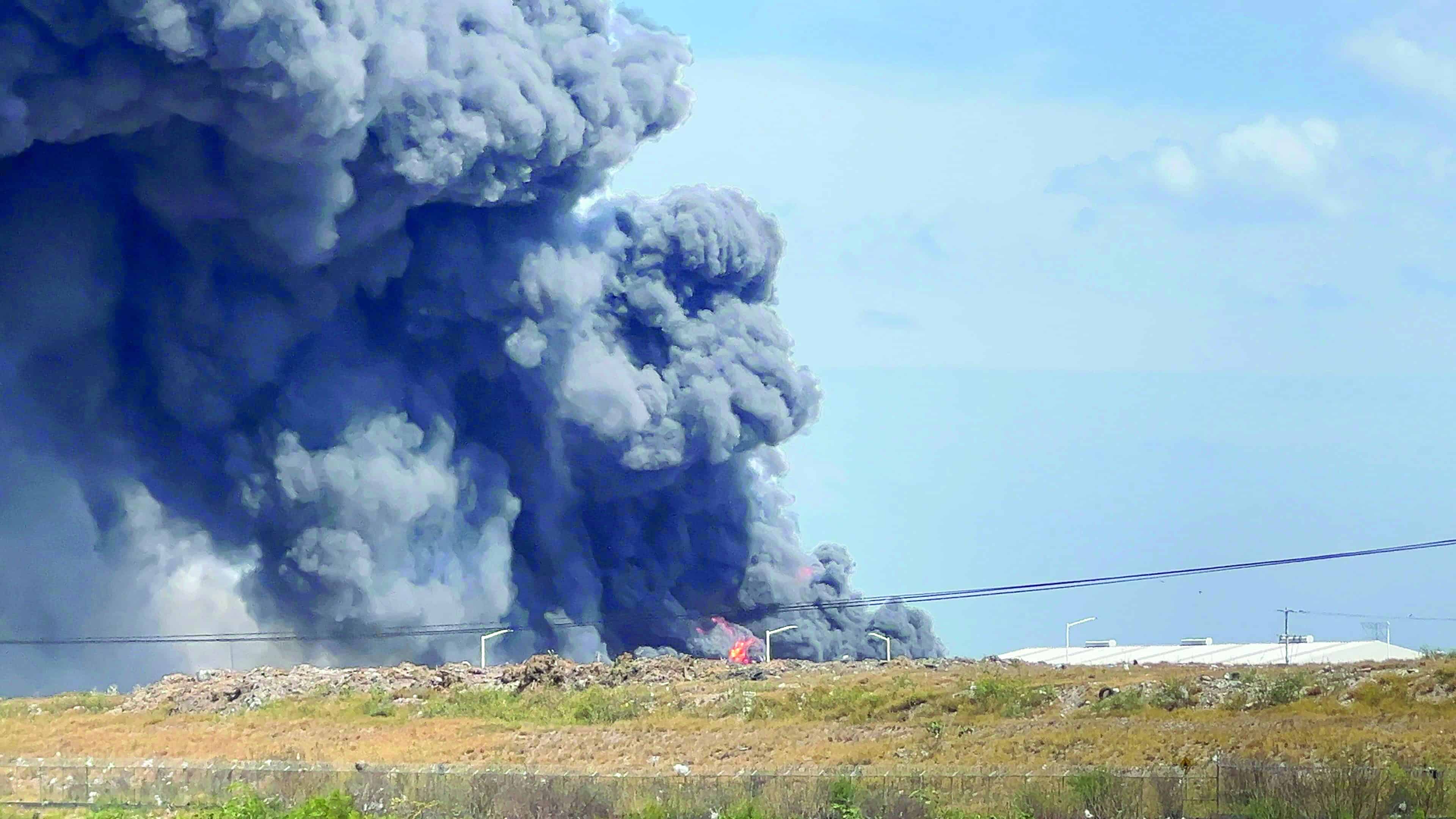 Otra vez se incendia tiradero las Anacuas