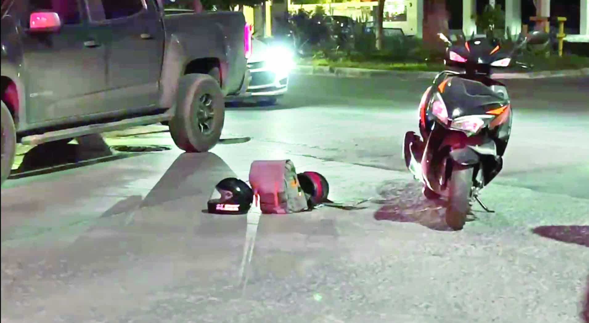 Arrolla automovilista a un hombre en moto