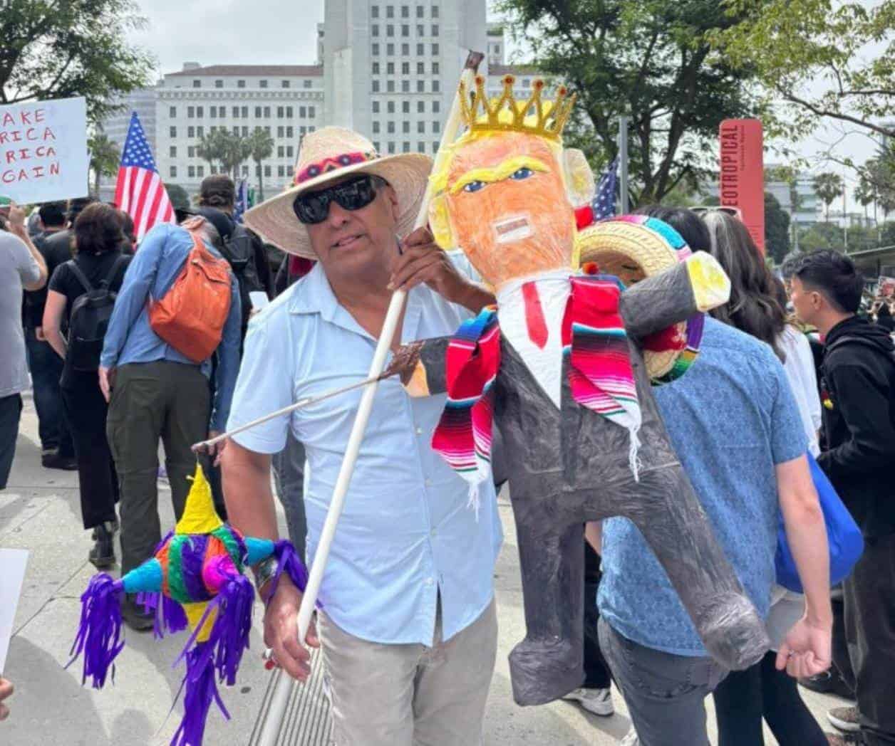 Salen miles a protestar en EU contra Donald Trump