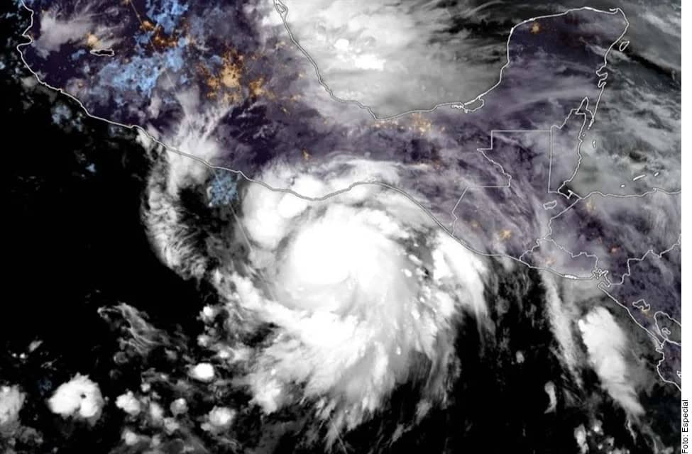 Escala huracán Erick a categoría 3  