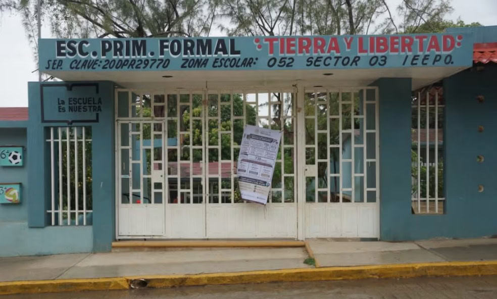 Huracán Erick deja daños en 171 escuelas de Oaxaca