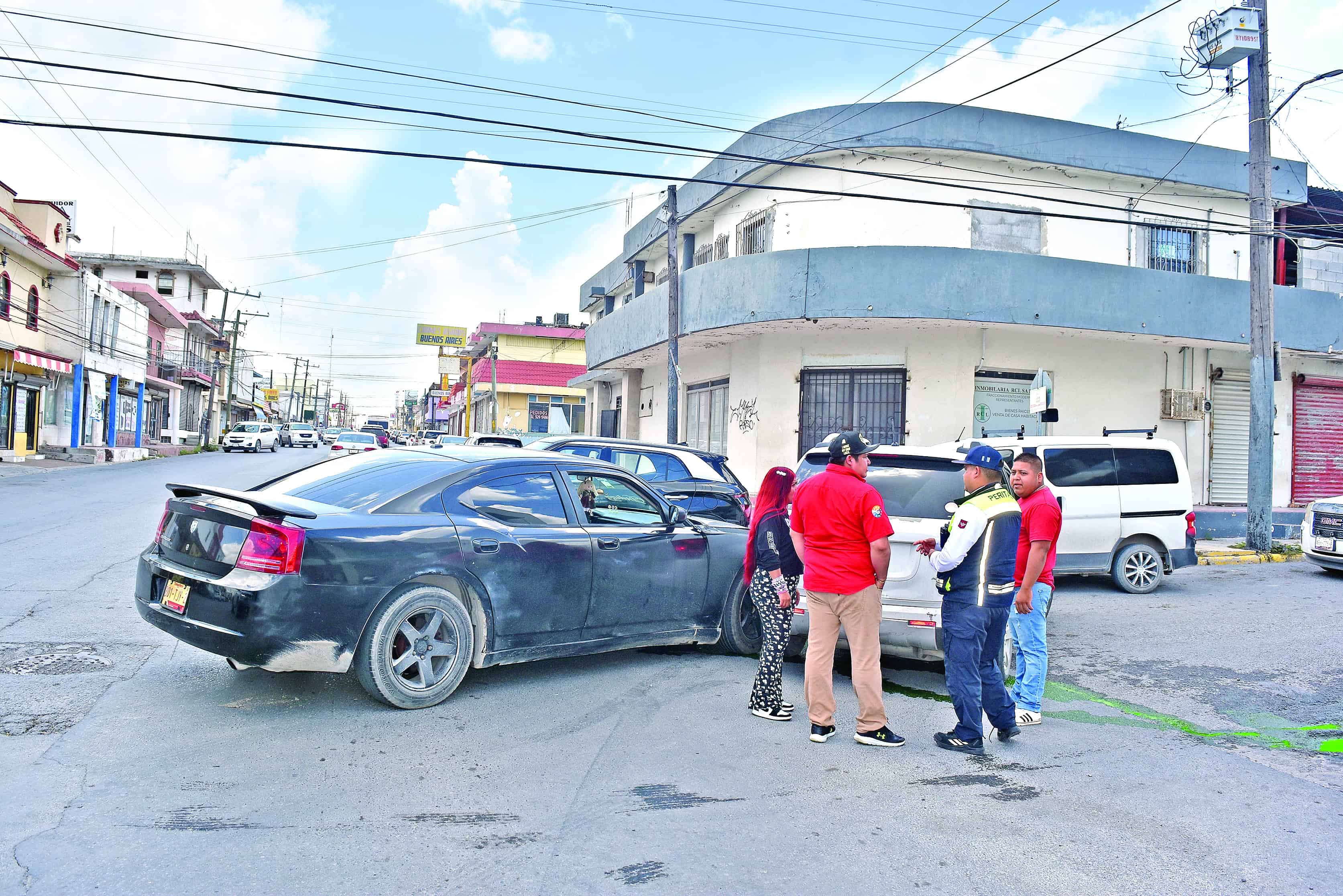 Chocan sus vehículos y llegan a un acuerdo