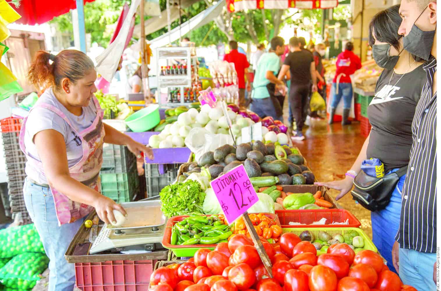 Temen suban precios de básicos importados