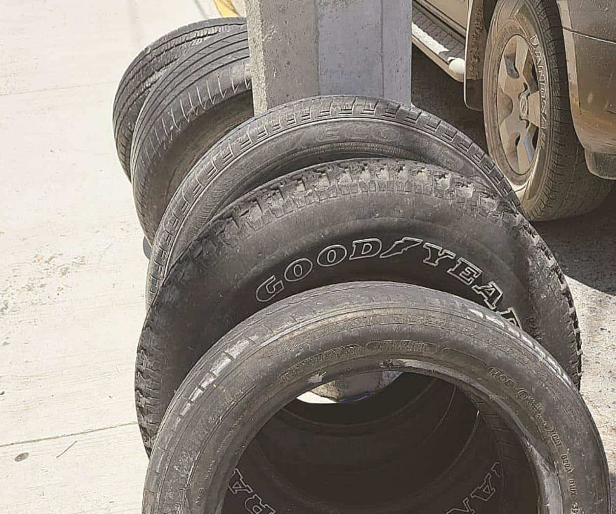 ´Siembran´ nuevo basurero de llantas en la Longoria