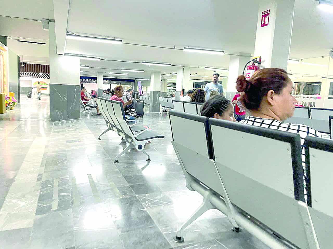 Se ´asfixian´ los usuarios en Central de Autobuses