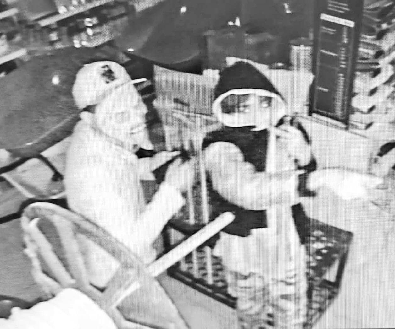 Roban a ferretería
