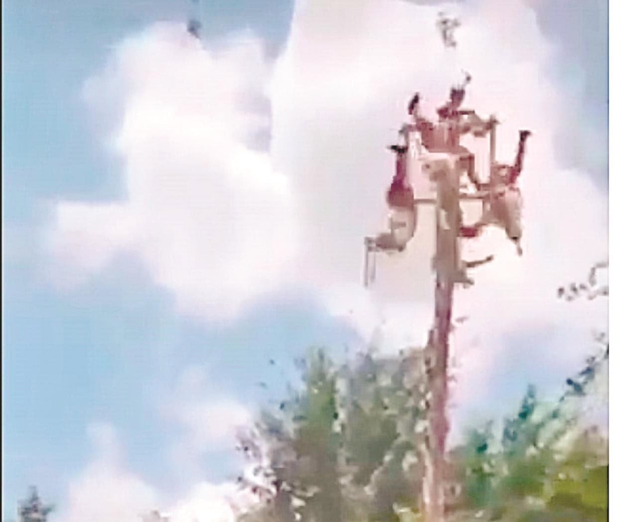 Colapsa poste en danza de voladores de Papantla