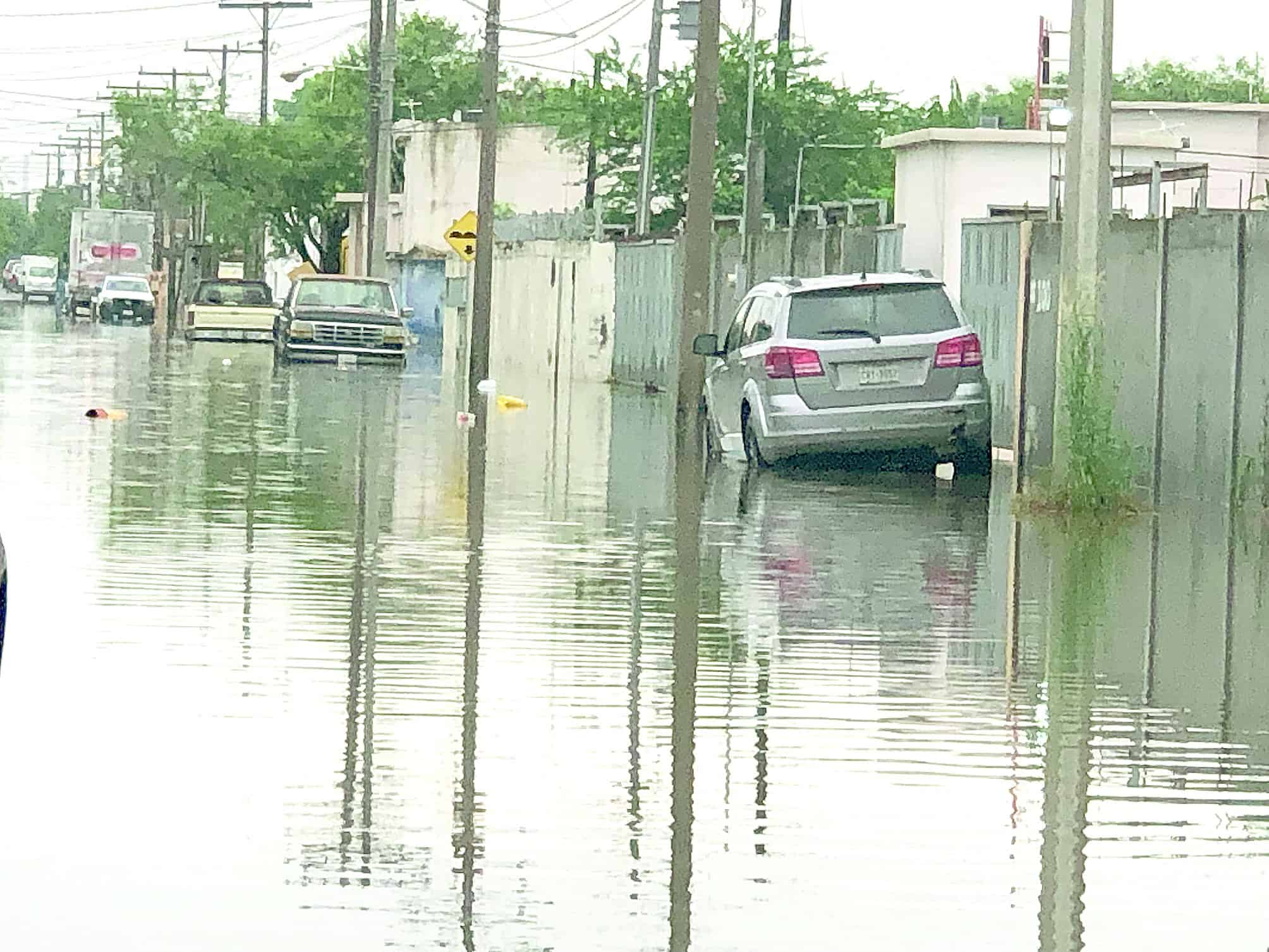Lluvias inundan a 100 colonias
