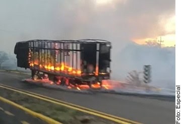 Balaceras y quemas de vehículos en Sinaloa