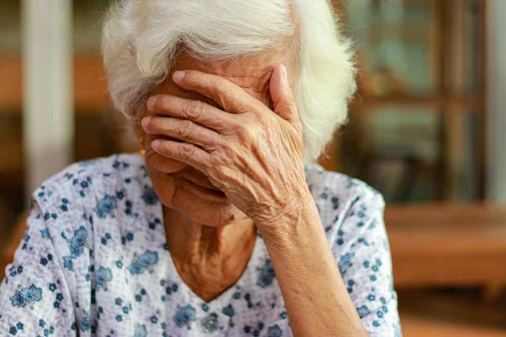 Agrede pareja a mujer de la tercera edad 