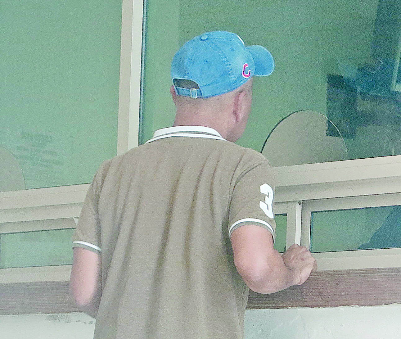 Lo asaltan a punta de pistola