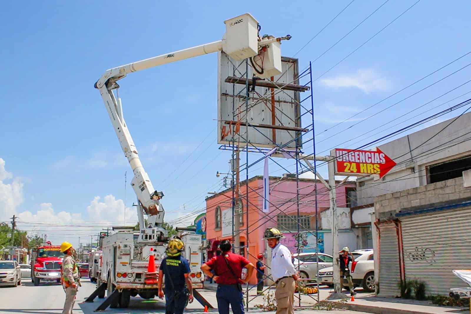 Sufre descarga eléctrica y sobrevive tras accidente